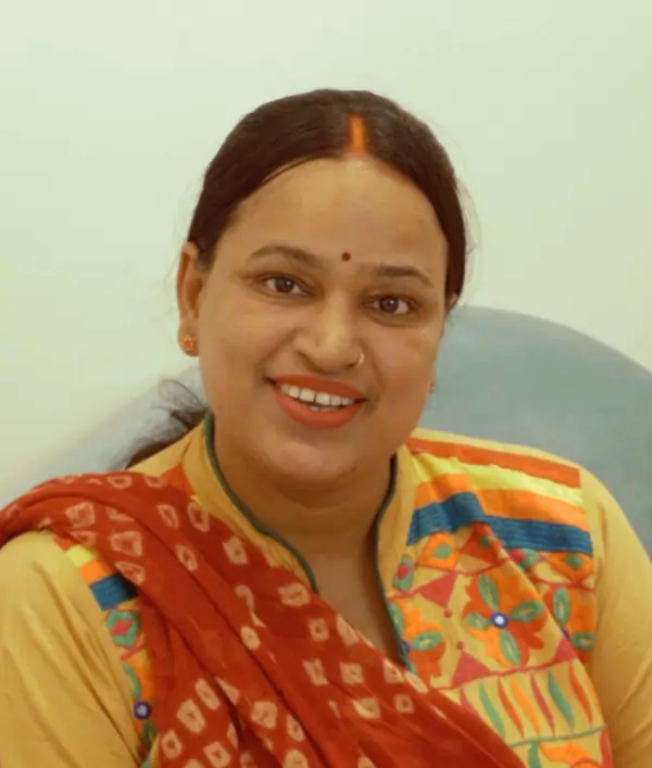 Neeta holding baby Parth after 16 years of infertility treatment in Lucknow